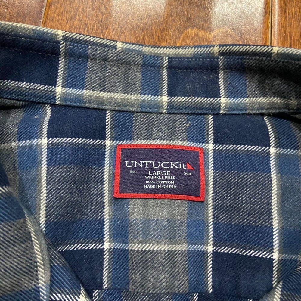 UNTUCKit Casual Fit Button Front Plaid Navy Blue Cotton Shirt Men's Size Large - Picture 6 of 10